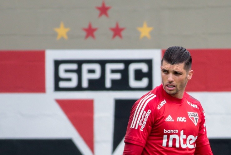Marcello Zambrana/AGIF / Tiago Volpi em treino no CT da Barra Funda.