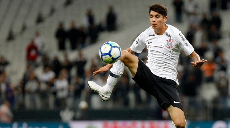 Ángelo Araos será jogador do Necaxa, do México. Foto:Daniel Vorley/AGIF