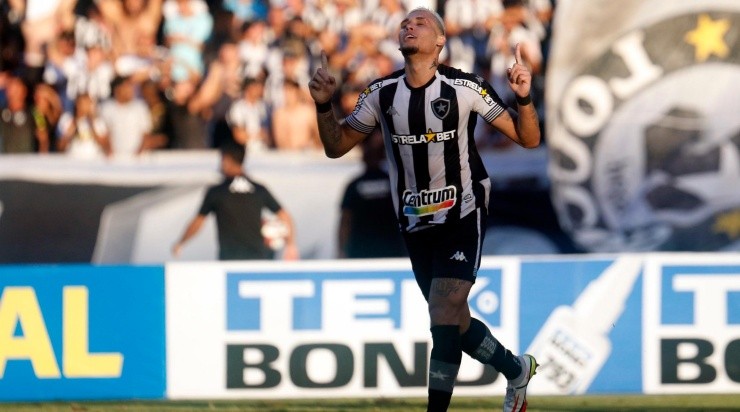 Foto: Vitor Silva/Botafogo/Divulgação - Peça-chave para o acesso, Navarro não deve permanecer no Glorioso