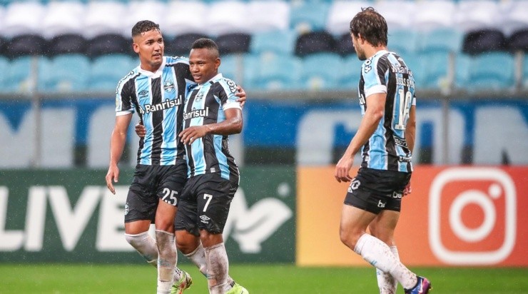 Foto: Lucas Uebel/Grêmio/Divulgação - Jhonata Robert, Campaz e Lucas Silva: trio foi destaque no meio de semana