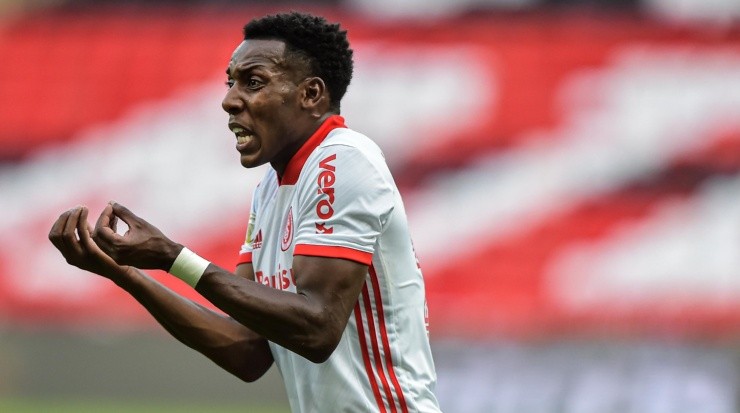 Foto: Thiago Ribeiro/AGIF - Moisés é outro que deve estender seu vínculo.