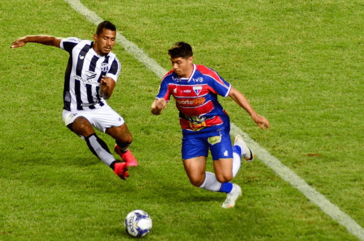 Fortaleza x Ceará na semifinal da Copa do Nordeste (Foto: Jhony Pinho/AGIF)