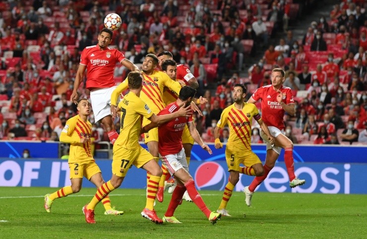 David Ramos/Getty Images - Veríssimo em jogo do Benfica contra o Barcelona pela Champions League.