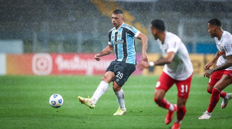 Foto: Lucas Uebel/Grêmio/Divulgação - Com Borja de volta, Diego Souza pode deixar o time