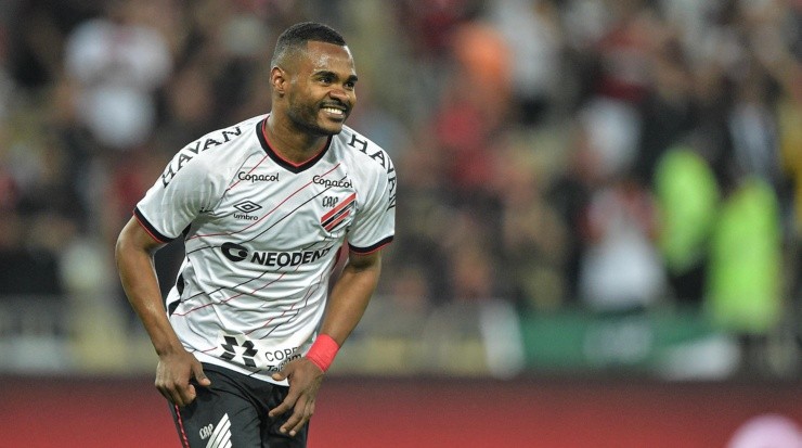 Foto: Thiago Ribeiro/AGIF - O meia-atacante não deve ficar no Athletico-PR