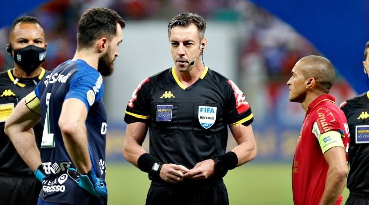 Fotos: Felipe Oliveira / EC Bahia / Divulgação - Arbitragem de Raphael Claus irritou o time do Cuiabá