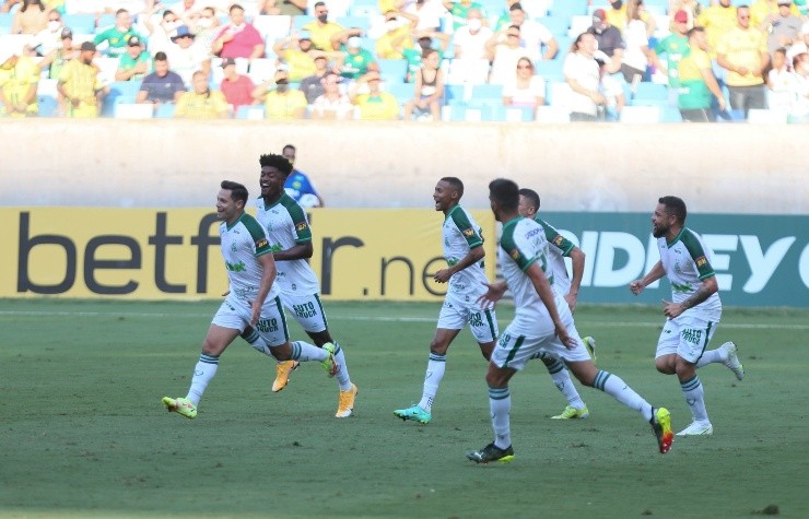 Gil Gomes/AGIF - América tem 13 jogadores pendurados.