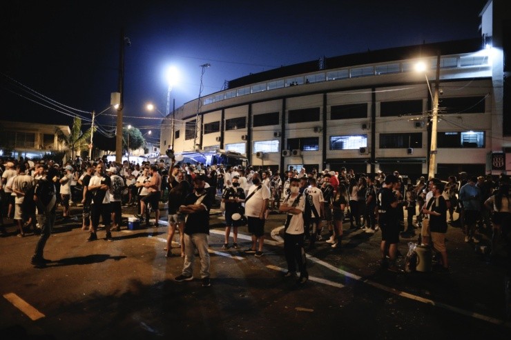 Ettore Chiereguini/AGIF - Torcida da Ponte no Moisés Lucarelli.