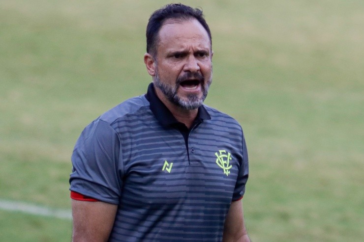 Rafael Vieira/AGIF - Wagner Lopes técnico do Vitoria durante partida contra o Náutico.
