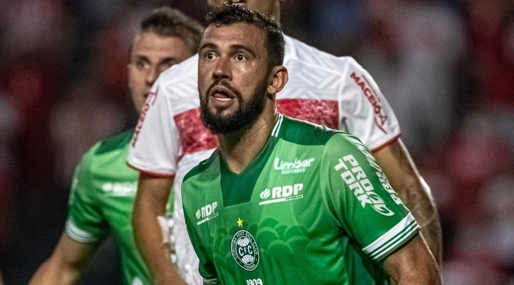 Foto: Celio Junior/AGIF - Castan: zagueiro também deve ficar no clube