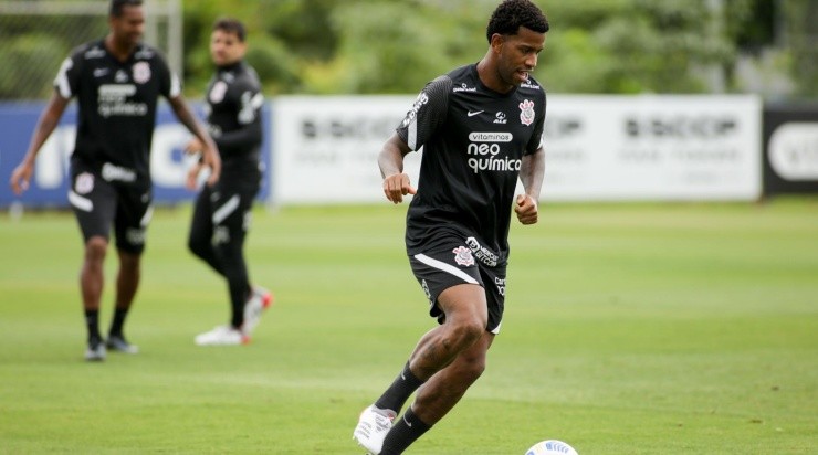 Foto: Rodrigo Coca/Agência Corinthians/Divulgação - Gil: zagueiro será procurado em breve pela direção