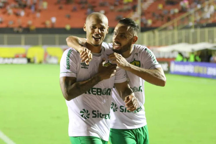 Anderson Conceição tem contrato até o final de 2022 (Foto: Foto: AssCom Dourado)