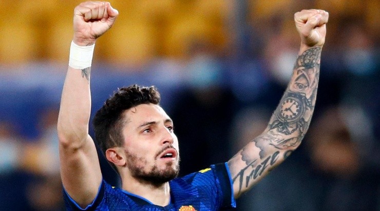 (Photo by Eric Alonso/Getty Images) - Alex Telles demonstrou carinho pelo Tricolor. (Photo by Eric Alonso/Getty Images) - Alex Telles demonstrou carinho pelo Tricolor.