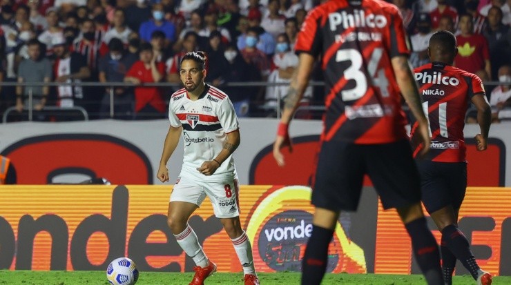 Foto: Marcello Zambrana/AGIF - O argentino ingressou no 2º tempo contra o Furacão