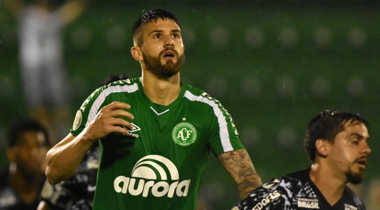 Foto: Renato Padilha/AGIF - Everaldo foi muito bem na Chapecoense.