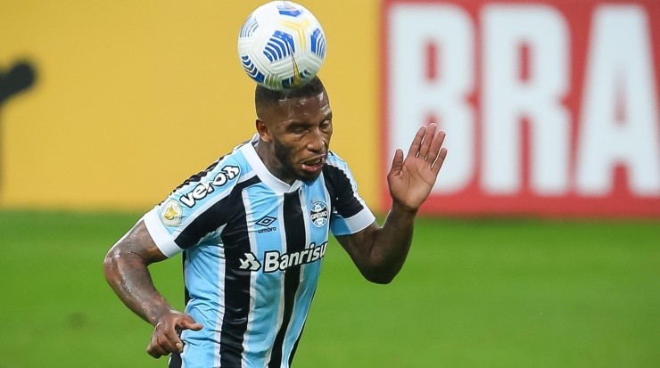 Foto: Pedro H. Tesch/AGIF - Paulo Miranda: fora dos planos do Grêmio