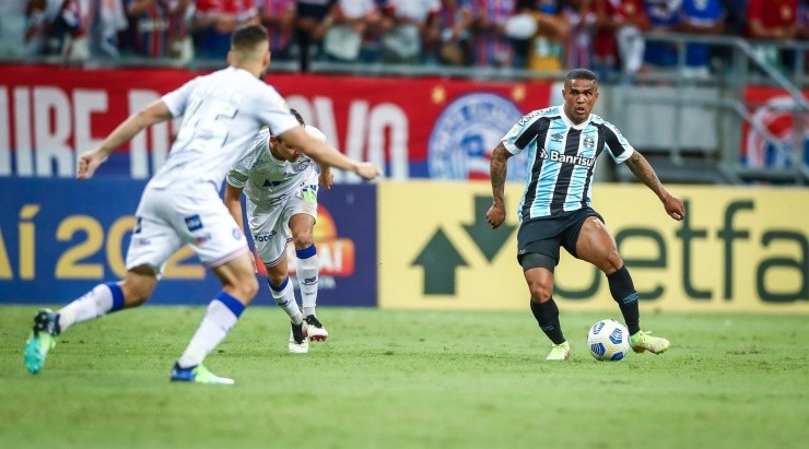 Foto: Lucas Uebel/Grêmio/Divulgação - O meia-atacante já prometeu que ficará no clube no próximo ano