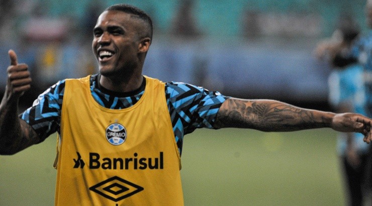 Foto: Jhony Pinho/AGIF - Atacante gremista foi oferecido ao Atlético.