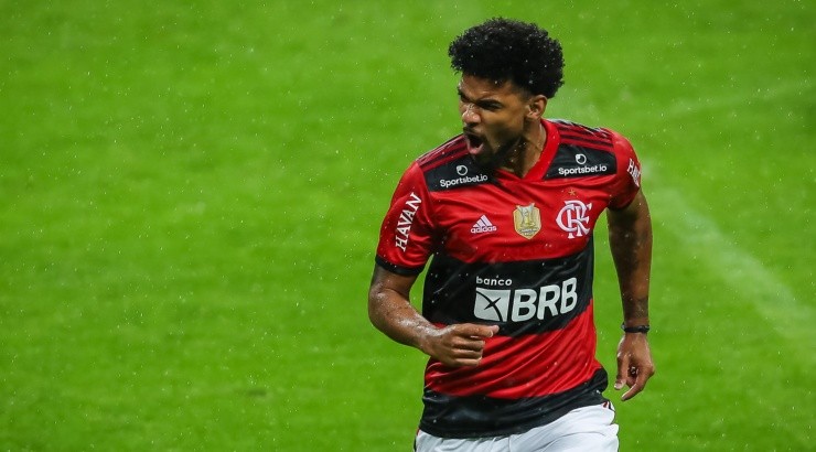 Foto: Pedro H. Tesch/AGIF - Bruno Viana deve deixar o Flamengo, mas permanecer no Brasil.