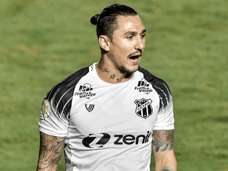 Vina cresceu na reta final do Brasileirão (Foto: Thiago Ribeiro/AGIF)