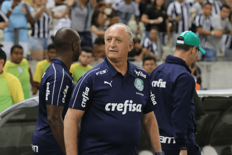 Felipão durante a partida contra o Ceará, no Castelão — Foto: PEDRO CHAVES/AGIF