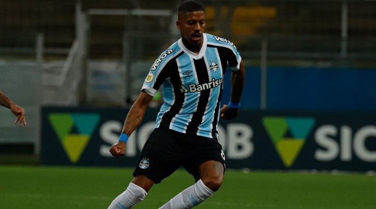 Foto: Maxi Franzoi/AGIF - Jean Pyerre: um dos 7 jogadores afastados, meia deve atuar na Espanha