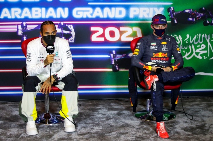 Florent Gooden - Pool/Getty Images - Hamilton e Verstappen em entrevista