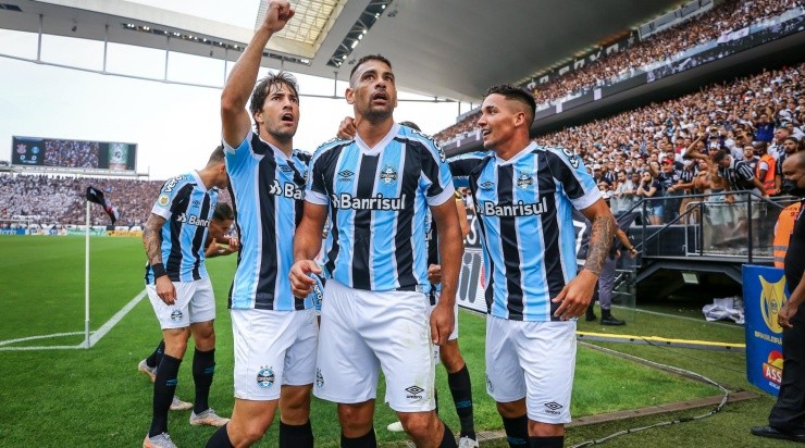 Foto: Lucas Uebel/Grêmio/Divulgação - O Grêmio chegou a abrir o placar com Diego Souza, mas sofreu o empate do Corinthians 