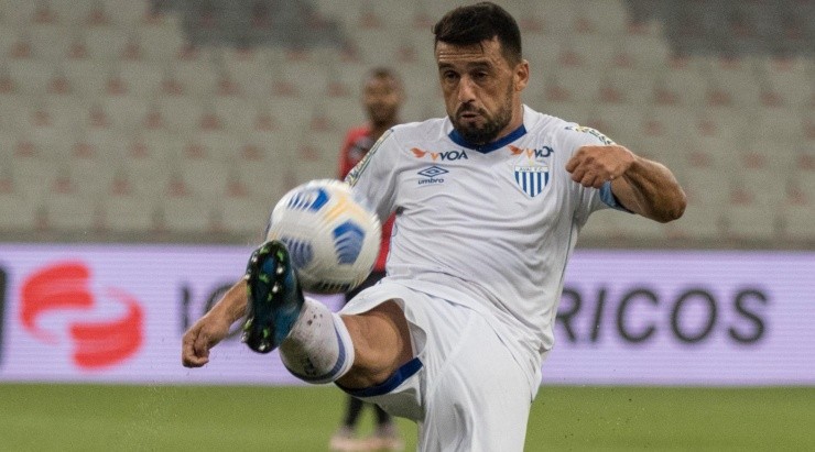 Foto: Robson Mafra/AGIF - O lateral defendeu o Avaí em 2020 Foto: Robson Mafra/AGIF - O lateral defendeu o Avaí em 2020