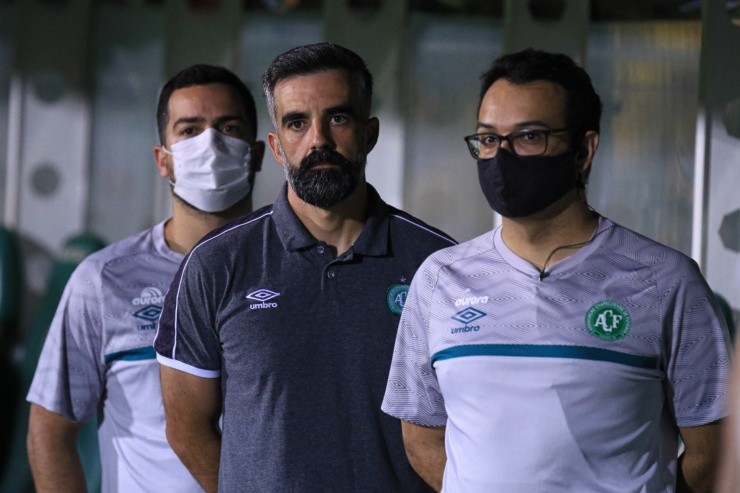Marcio Cunha/AGIF - Comissão técnica da Chapecoense, na Arena Condá Marcio Cunha/AGIF - Comissão técnica da Chapecoense, na Arena Condá