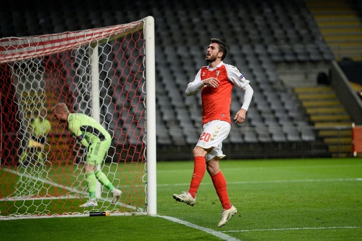 Octavio Passos/Getty Images - Jogador do Sporting em campo.