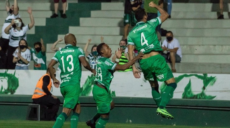 Foto: Robson Mafra/AGIF - O zagueiro também se destacou com bons números no setor ofensivo