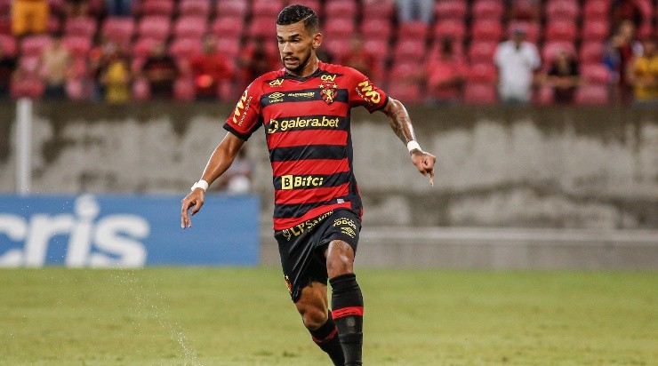 Foto: Paulo Paiva/AGIF - O meia vem se destacando mesmo com a situação ruim do Sport na temporada