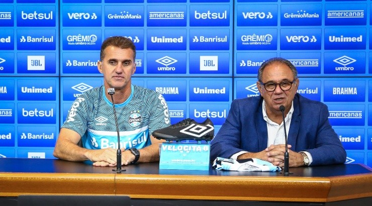 Foto: Lucas Uebel/Grêmio/Divulgação - A dupla indicou o desejo de permanecer no Grêmio em 2022