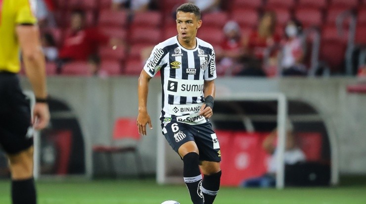 Foto: Pedro H. Tesch/AGIF - Sandry: em alta com o treinador no Peixe