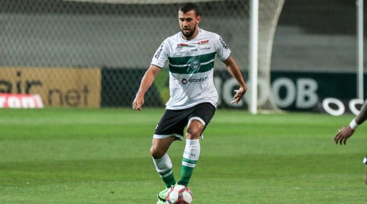 Foto: Robson Mafra/AGIF - Luciano Castán: zagueiro fica no clube até o fim de 2022