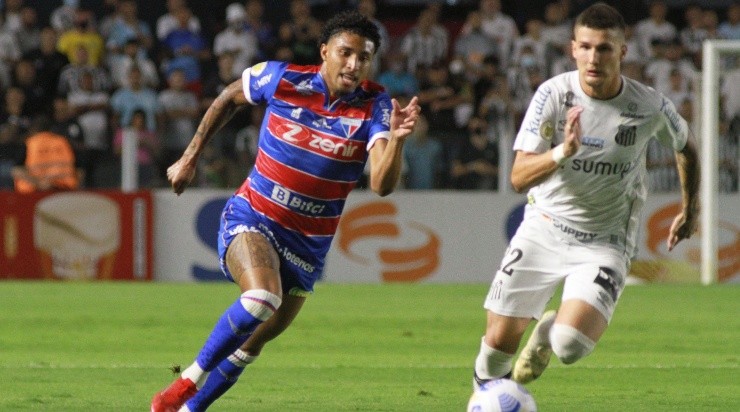 Foto: Fernanda Luz/AGIF - Éderson: destaque na temporada, volante pode deixar o clube