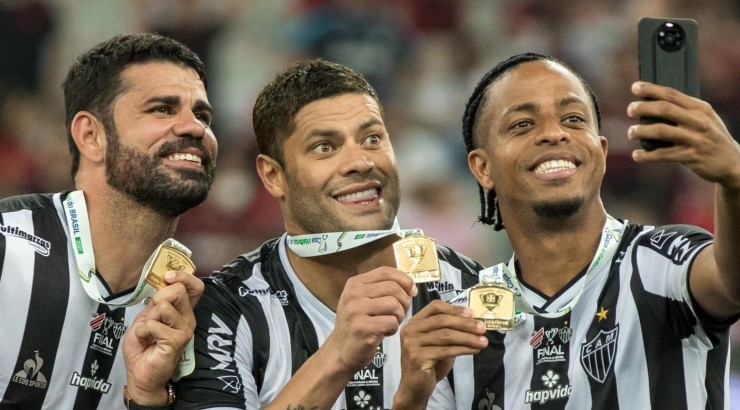 Foto: Robson Mafra/AGIF - Atacante recebeu a medalha de campeão da Copa do Brasil.