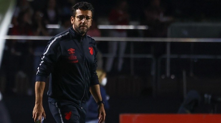 Foto: Marcello Zambrana/AGIF - Valentim: deve seguir no Furacão em 2022