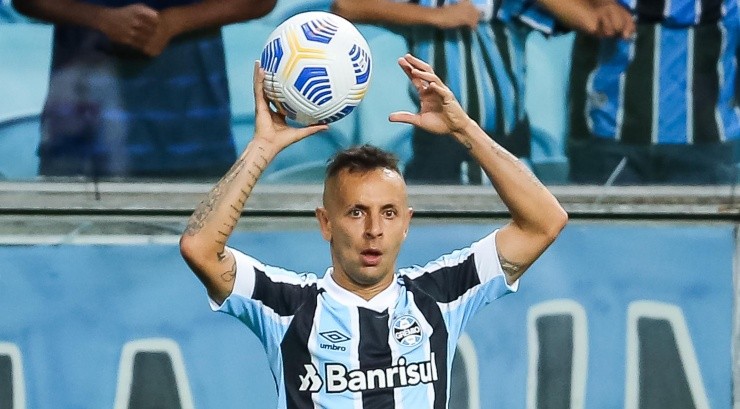 Foto: Pedro H. Tesch/AGIF - Rafinha igual Hulk em assistências. Foto: Pedro H. Tesch/AGIF - Rafinha igual Hulk em assistências.