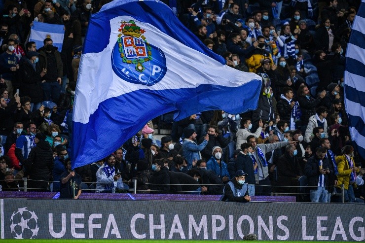 Octavio Passos/Getty Images - Torcida do Porto em jogo da Champions