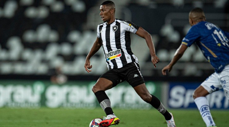 Foto: Jorge Rodrigues/AGIF - O zagueiro teria interesse em jogar no Corinthians