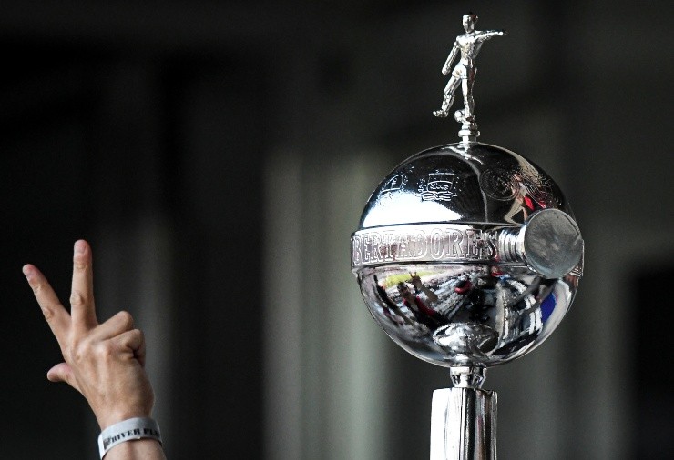 Marcelo Endelli/Getty Images) - Taça da Libertadores, que o Palmeiras conquistou pelo segundo ano seguido Marcelo Endelli/Getty Images) - Taça da Libertadores, que o Palmeiras conquistou pelo segundo ano seguido