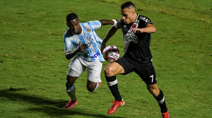 Foto: Thiago Ribeiro/AGIF - Johnny Lucas: volante do Londrina não irá mais atuar no Coxa