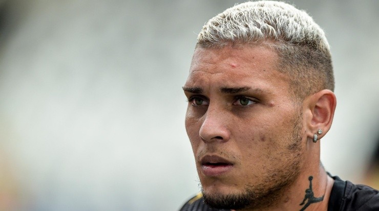 Foto: Thiago Ribeiro/AGIF - Chegada de Navarro diminui ainda mais as possibilidades de Gabriel Barbosa receber chances.