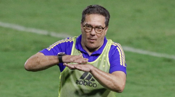 Foto: Rafael Vieira/AGIF - Luxa recebeu o apoio de Fábio e outros 5 jogadores.