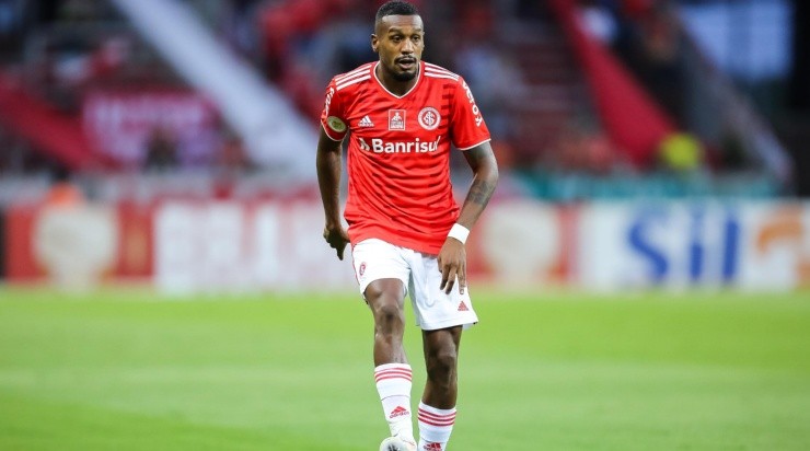 Foto: Pedro H. Tesch/AGIF - Edenilson: meia foi destaque do Colorado na temporada 