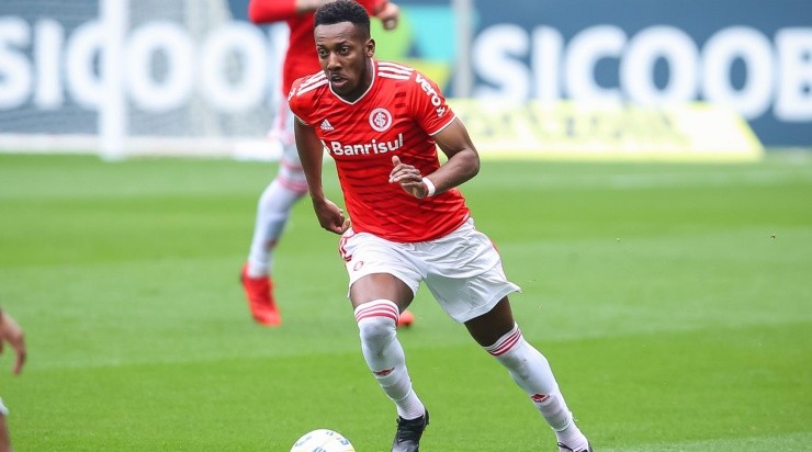 Foto: Pedro H. Tesch/AGIF - O Colorado conseguiu um desconto para manter o defensor Foto: Pedro H. Tesch/AGIF - O Colorado conseguiu um desconto para manter o defensor