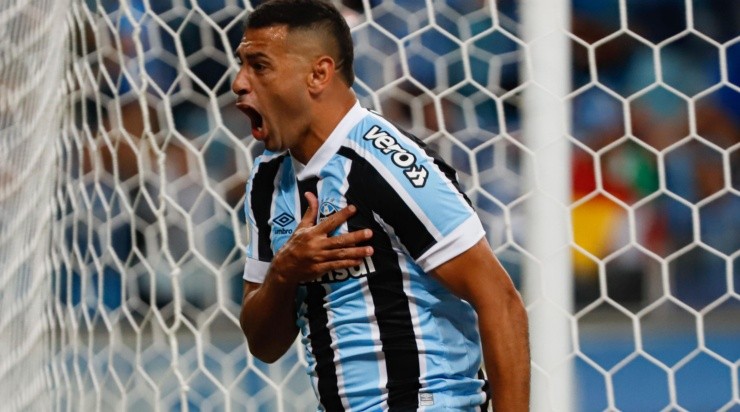 Foto: Maxi Franzoi/AGIF - Diego Souza: não teve seu contrato renovado com o Grêmio