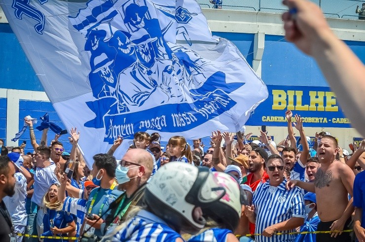 R.Pierre/AGIF - Torcedores do Avaí festejando o acesso à primeira divisão